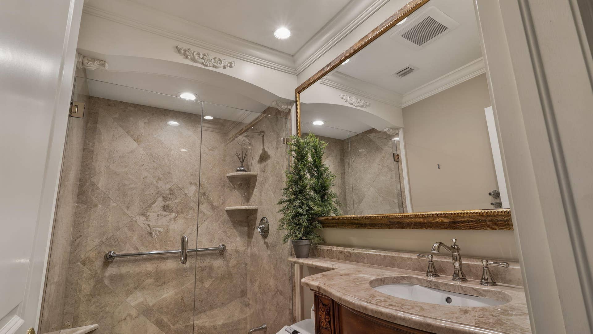 3745 OAKS CLUBHOUSE Drive, #V-8, Pompano Beach, FL 33069 16-web-or-mls-DSC00404