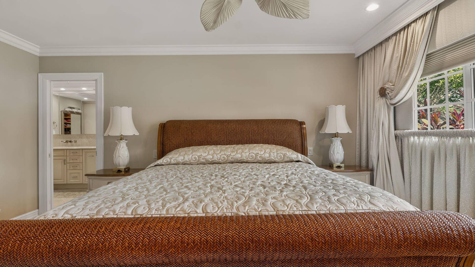 3745 OAKS CLUBHOUSE Drive, #V-8, Pompano Beach, FL 33069 20-web-or-mls-DSC00421