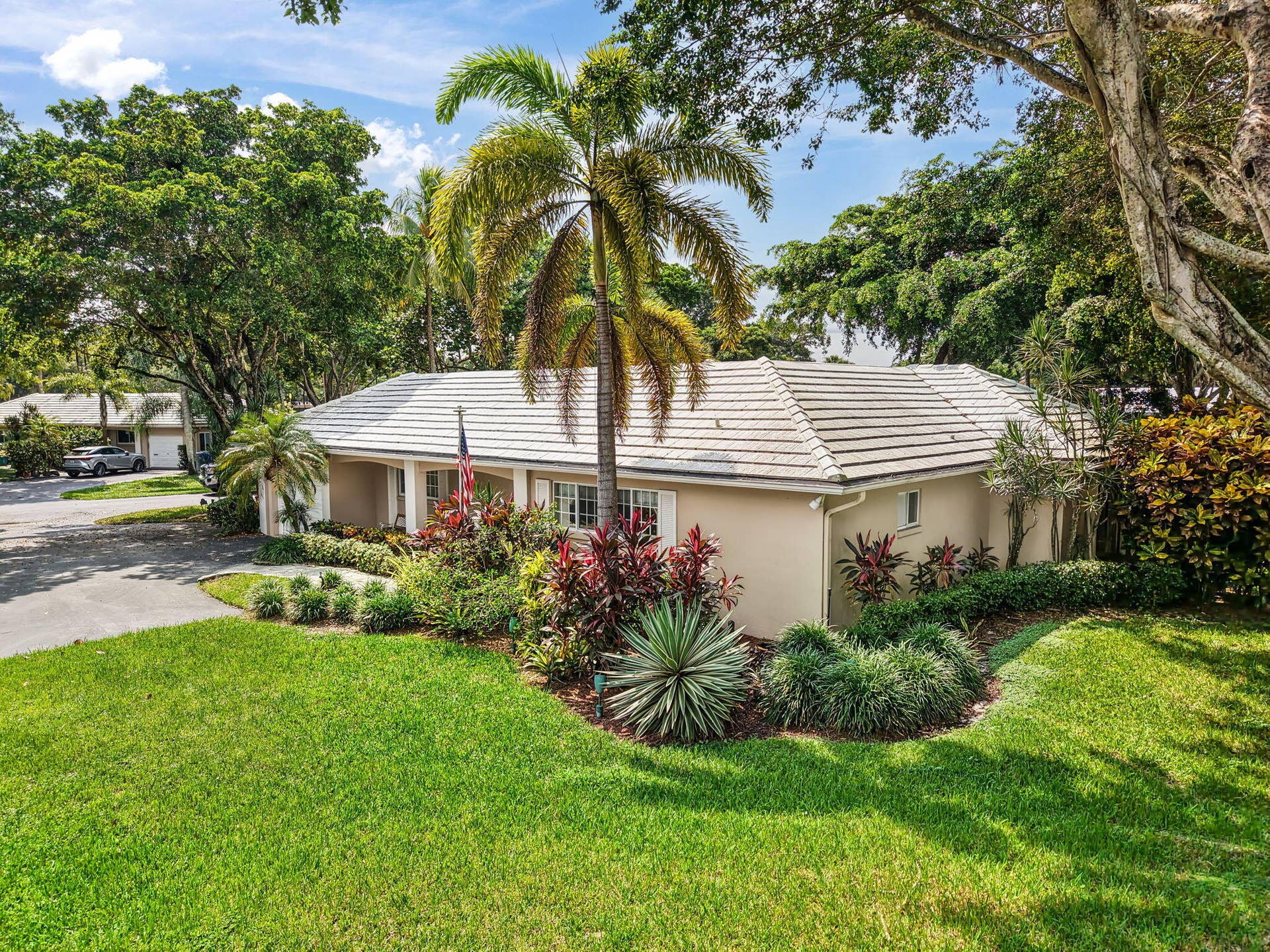3745 OAKS CLUBHOUSE Drive, #V-8, Pompano Beach, FL 33069 3-web-or-mls-DJI_20261009010504_0506_D