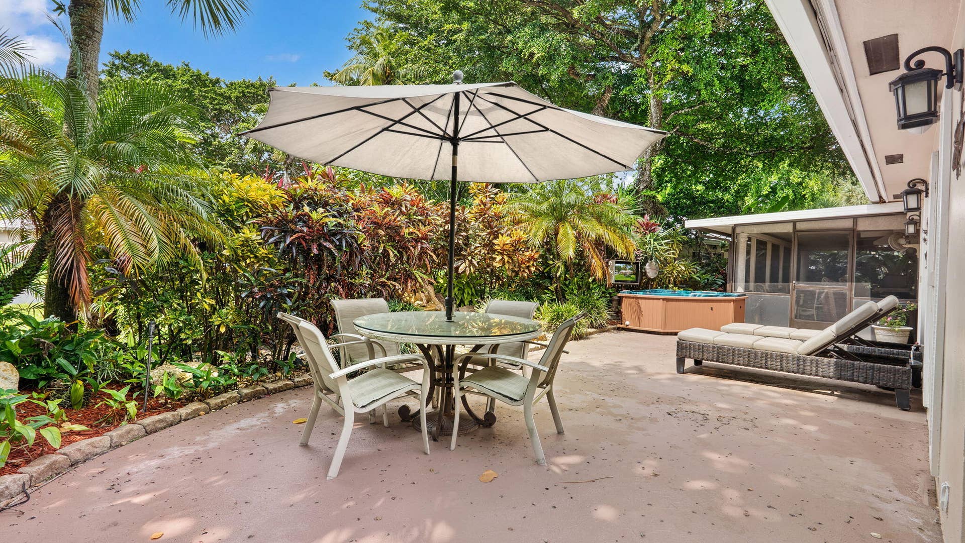 3745 OAKS CLUBHOUSE Drive, #V-8, Pompano Beach, FL 33069 55-web-or-mls-DSC00560_v2