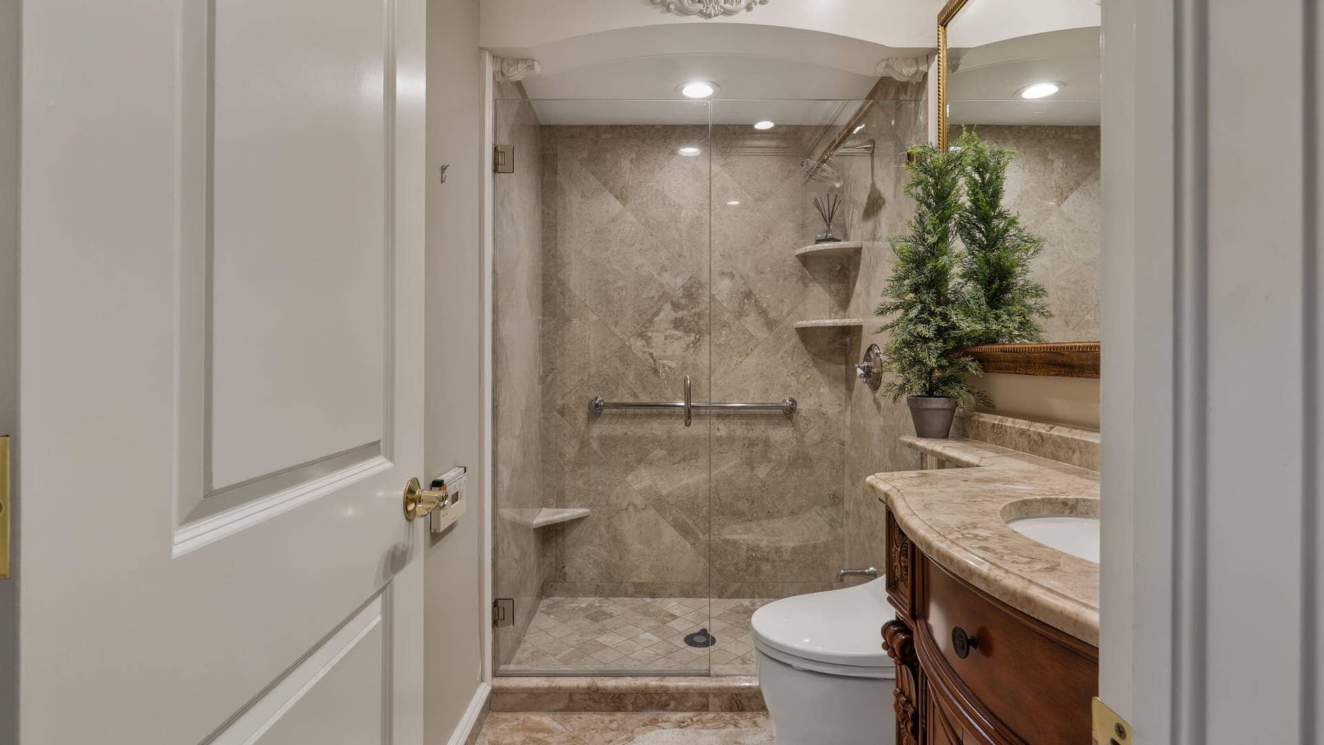 3745 OAKS CLUBHOUSE Drive, #V-8, Pompano Beach, FL 33069 15-web-or-mls-DSC00401