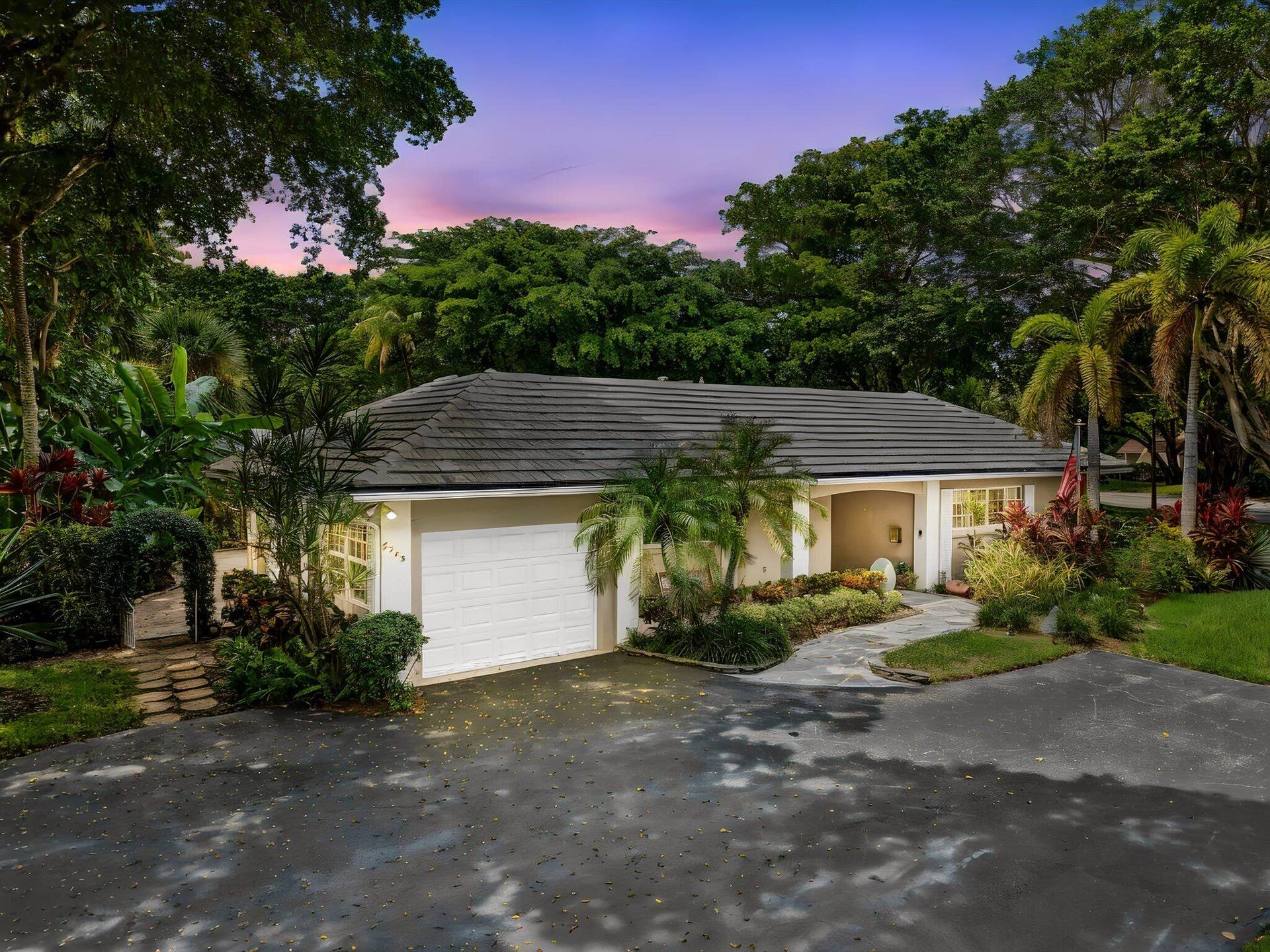 3745 OAKS CLUBHOUSE Drive, #V-8, Pompano Beach, FL 33069 1-web-or-mls-DJI_20261009010402_0504_D d