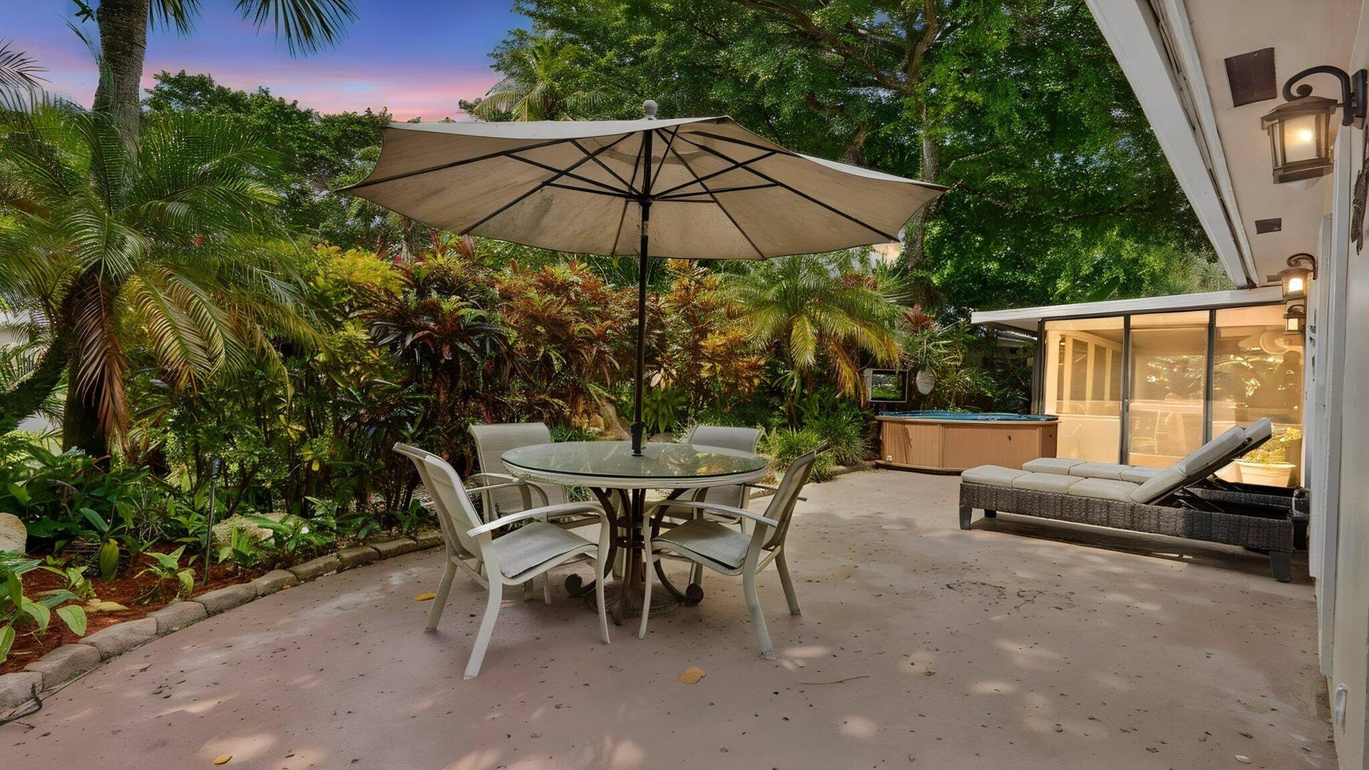 3745 OAKS CLUBHOUSE Drive, #V-8, Pompano Beach, FL 33069 51-web-or-mls-DSC00560 day to dusk