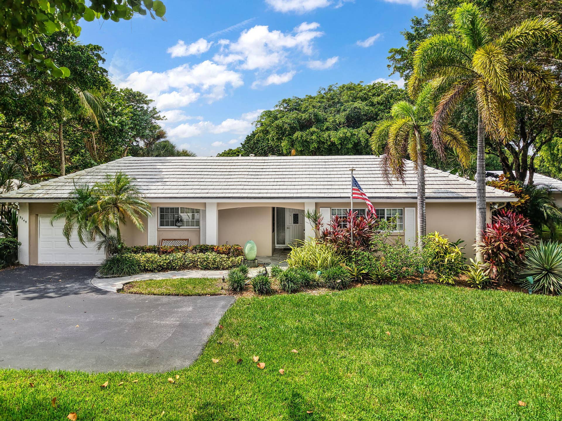 3745 OAKS CLUBHOUSE Drive, #V-8, Pompano Beach, FL 33069 2-web-or-mls-DJI_20261009010450_0505_D