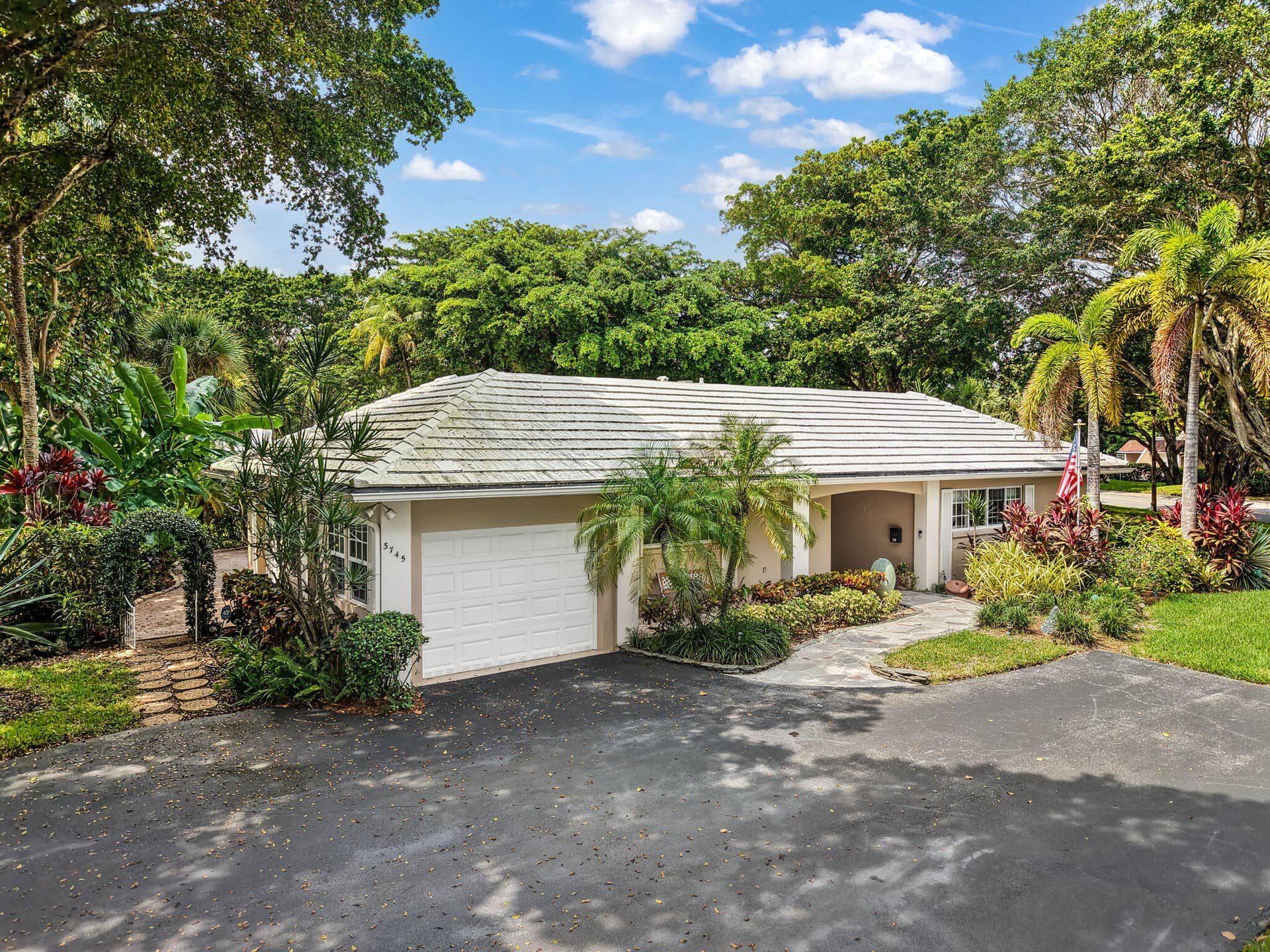 3745 OAKS CLUBHOUSE Drive, #V-8, Pompano Beach, FL 33069 4-web-or-mls-DJI_20261009010402_0504_D
