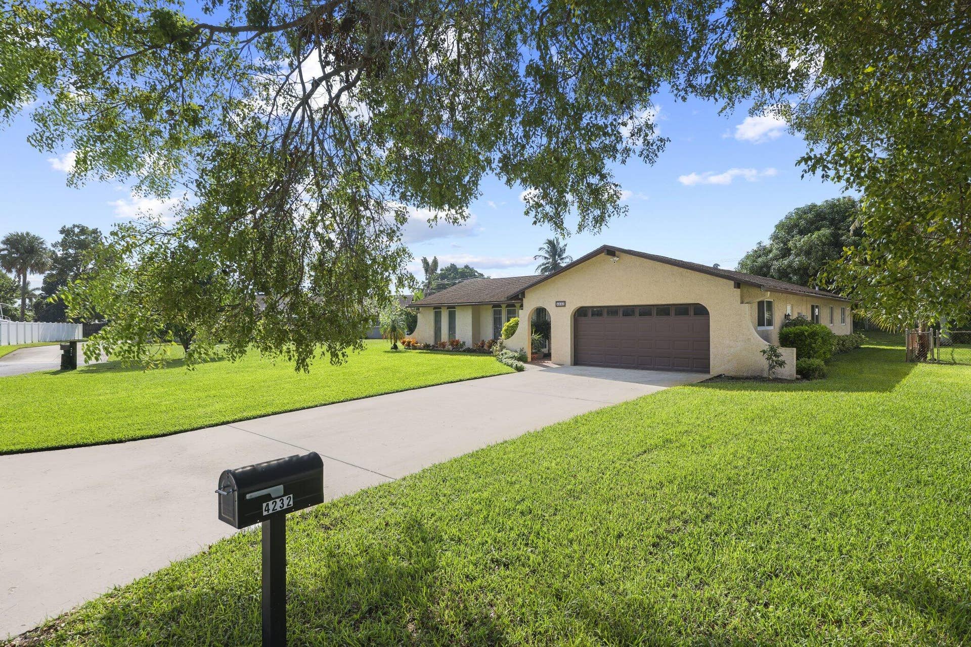 4232 Althea Way, Palm Beach Gardens, FL 33410 4232 Althea Way - 3.jpg-SMALL