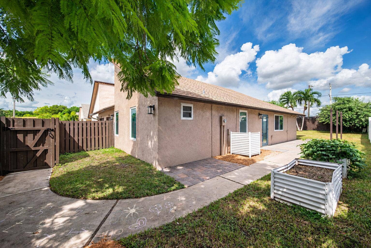 2815 SW 2ND Street, Delray Beach, FL 33445 3