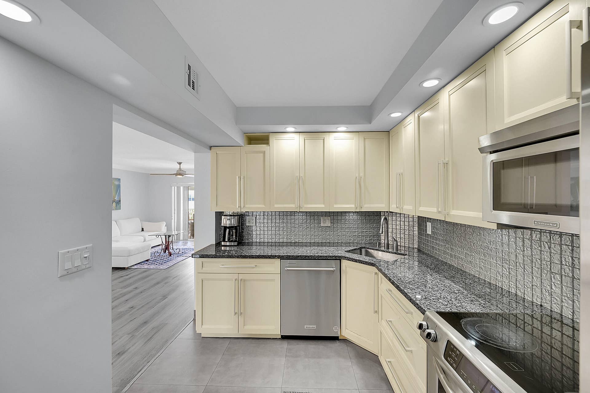 800 E Camino Real, #305, Boca Raton, FL 33432 800 E Camino Real 305