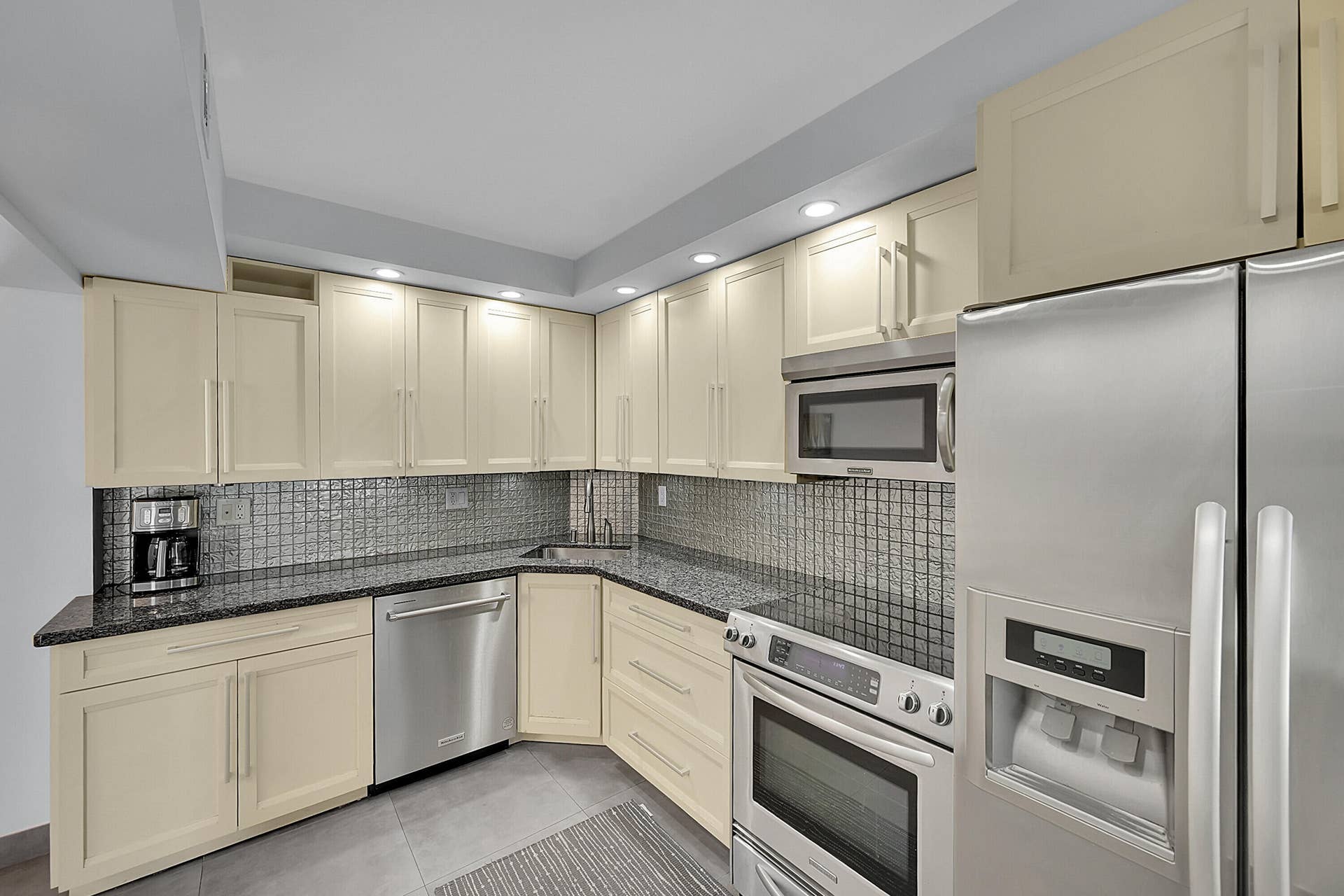 800 E Camino Real, #305, Boca Raton, FL 33432 800 E Camino Real 305
