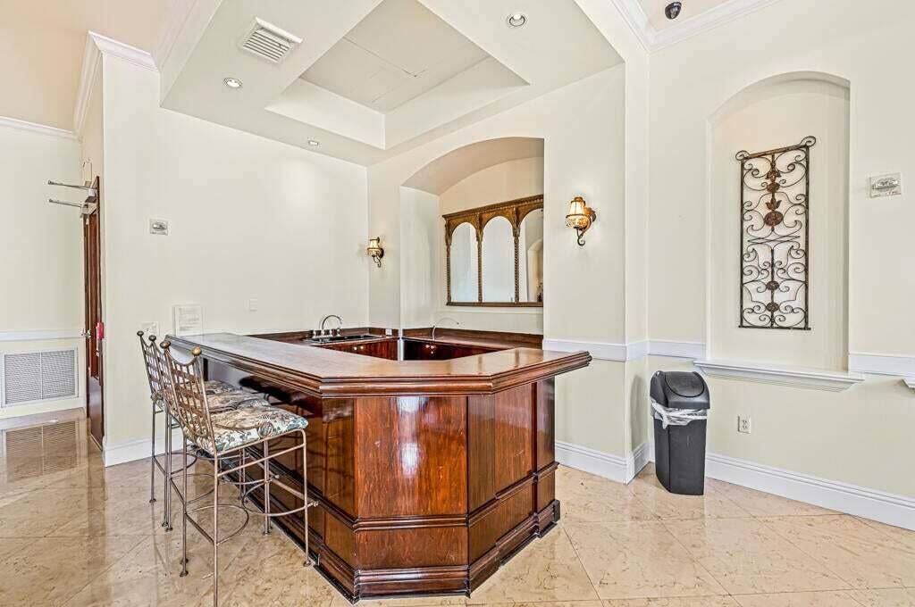 616 Clearwater Park Road, West Palm Beach, FL 33401 1112 Community Rm Bar
