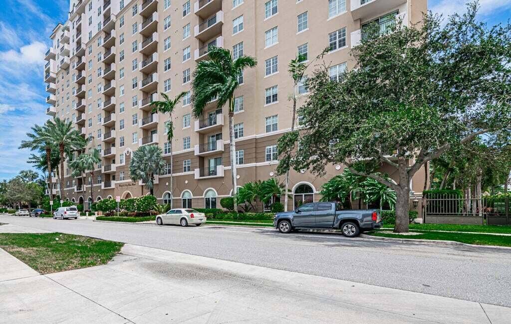 616 Clearwater Park Road, West Palm Beach, FL 33401 1112 Front of Bldg