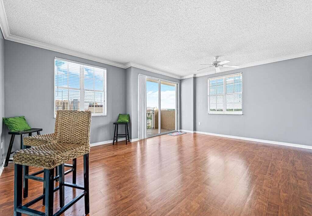 616 Clearwater Park Road, West Palm Beach, FL 33401 1112 Great Room - DR-LR Combo