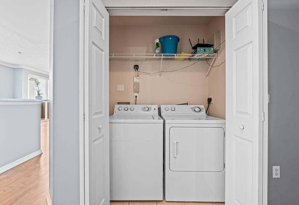 616 Clearwater Park Road, West Palm Beach, FL 33401 1112 W-D in hallway closet
