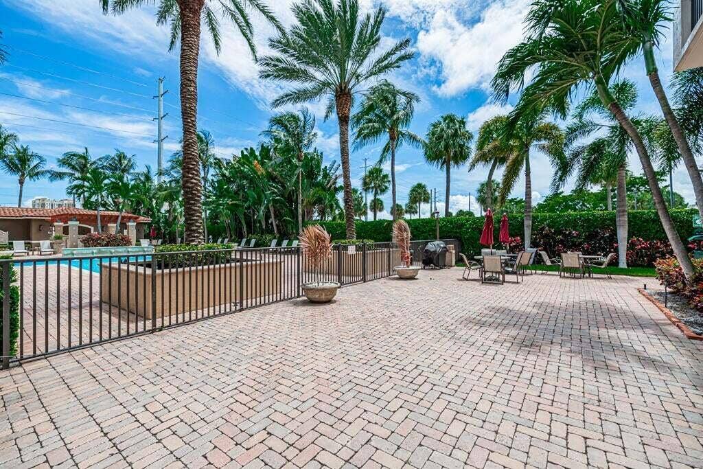 616 Clearwater Park Road, West Palm Beach, FL 33401 1112 Pool - BBQ area