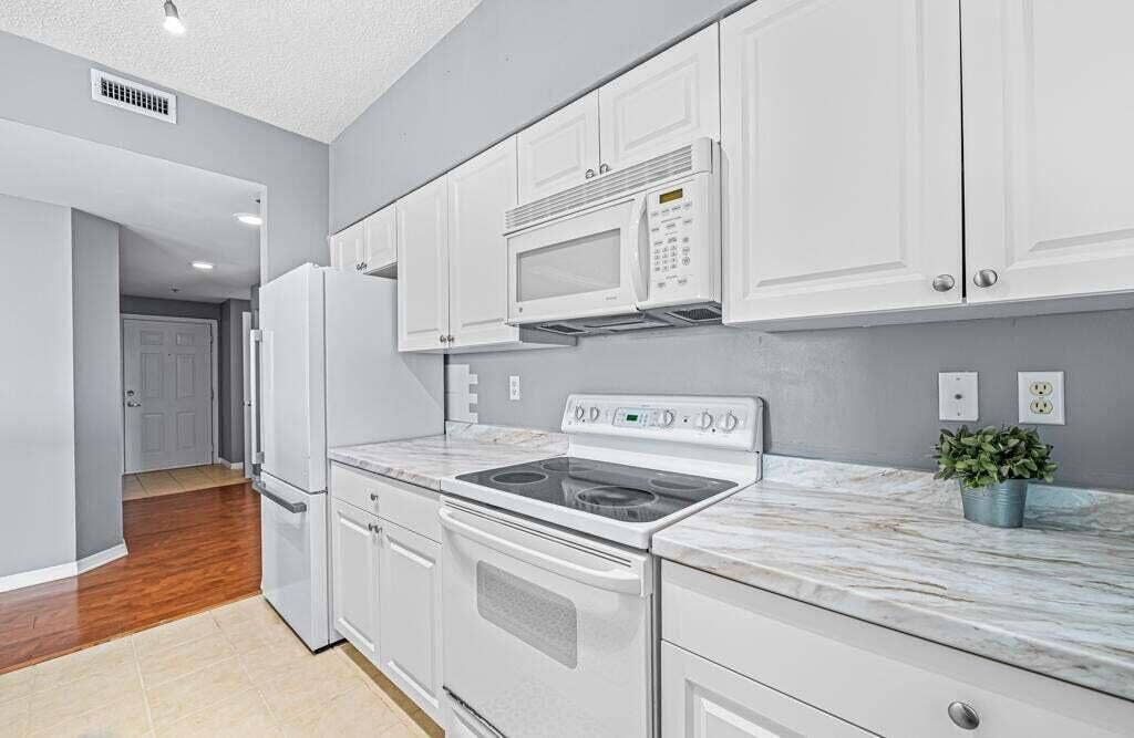 616 Clearwater Park Road, West Palm Beach, FL 33401 1112 Upgraded Kitchen