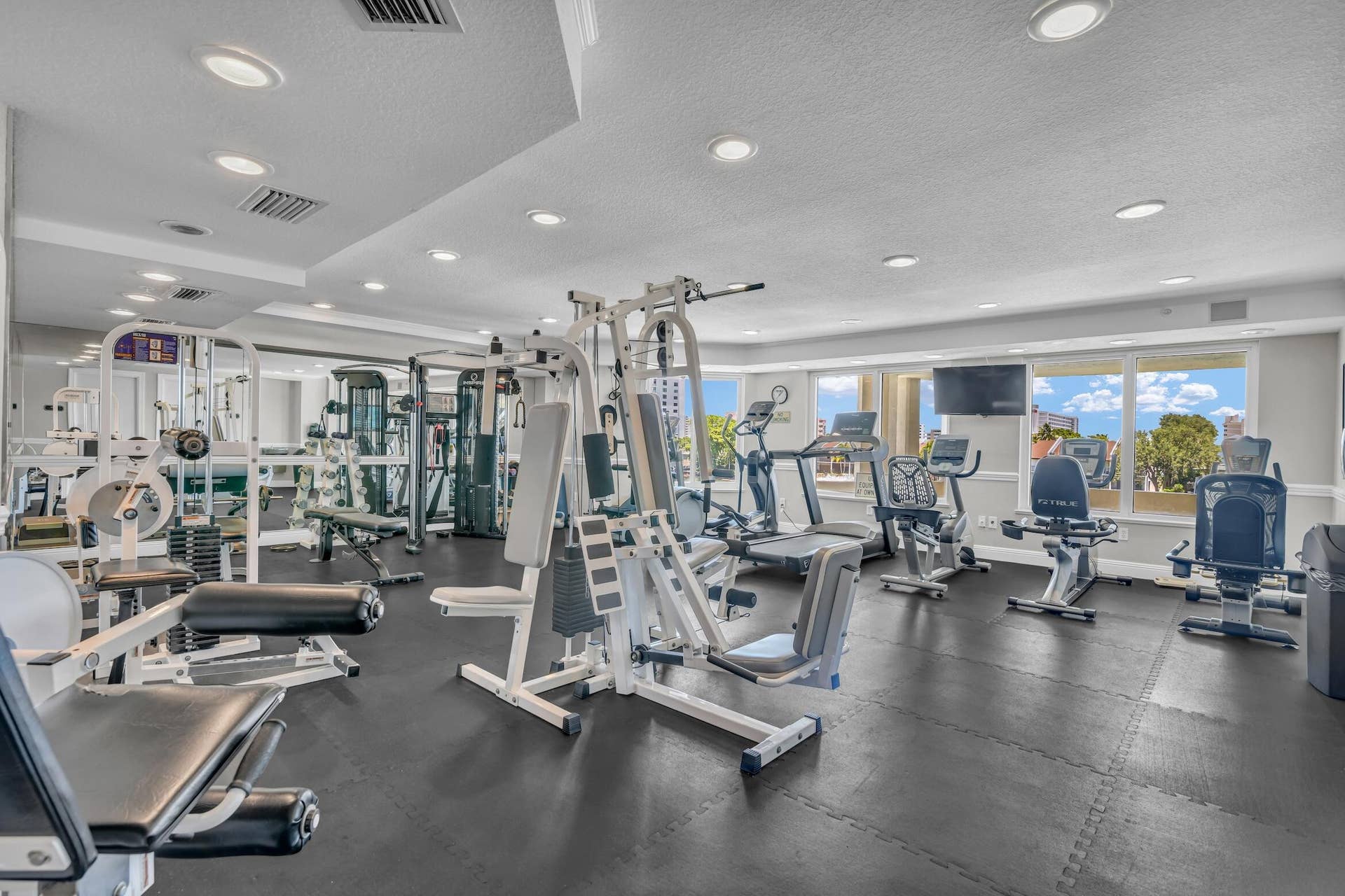 2880 NE 14TH ST Causeway, #213, Pompano Beach, FL 33062 Fitness Center