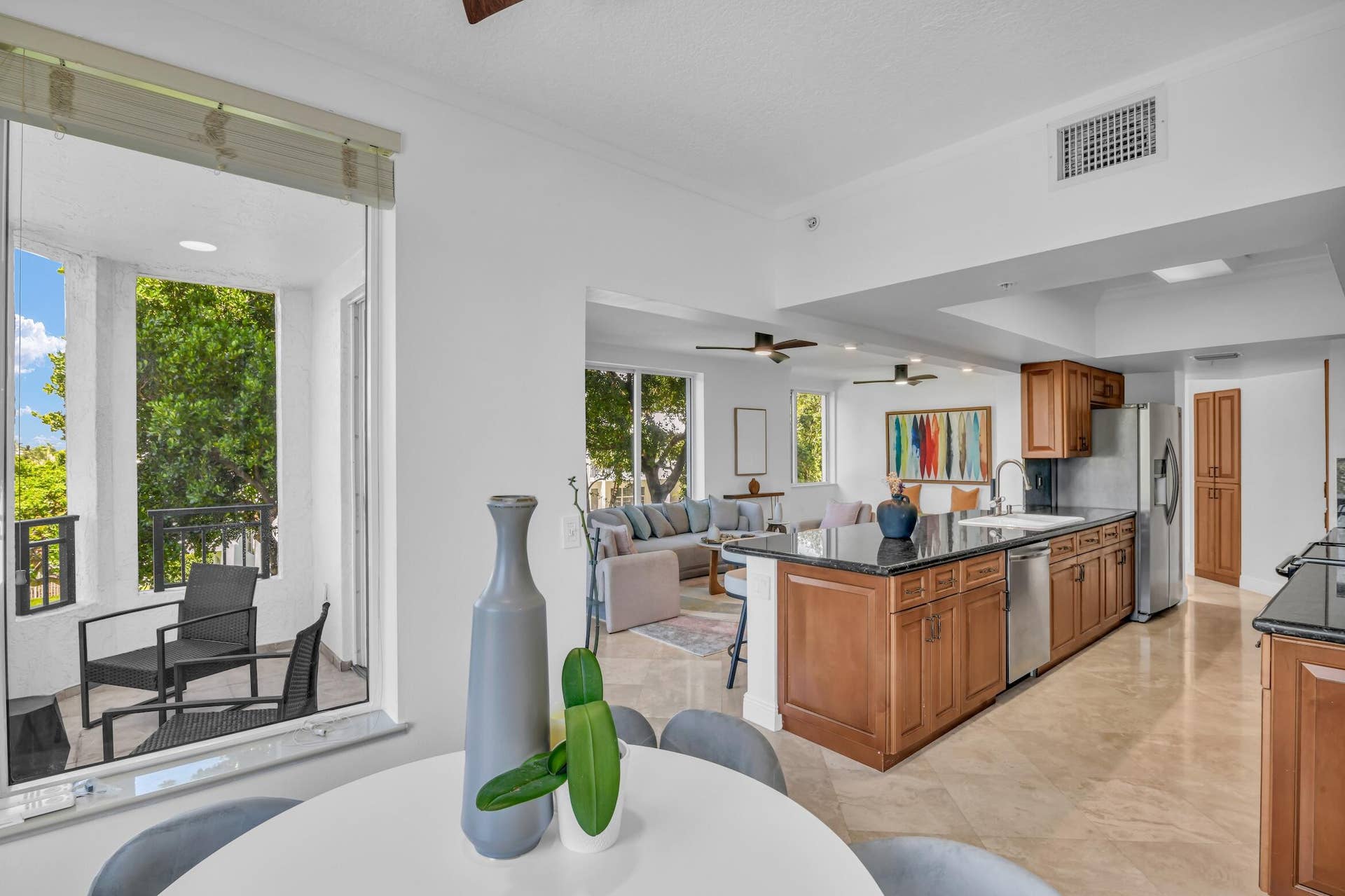 2880 NE 14TH ST Causeway, #213, Pompano Beach, FL 33062 Two seating areas, dining and kitchen.