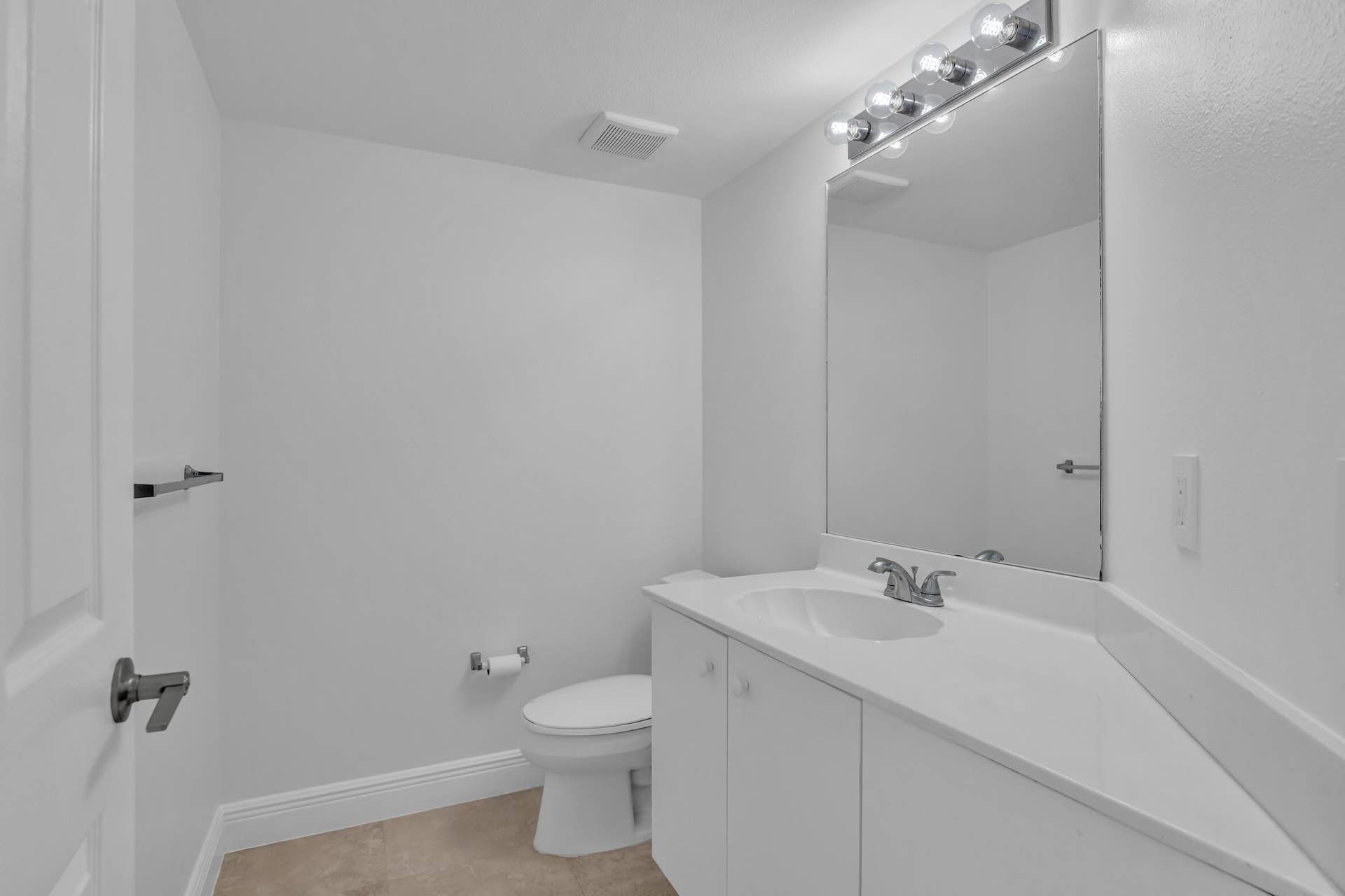 2880 NE 14TH ST Causeway, #213, Pompano Beach, FL 33062 Third bathroom, guest.