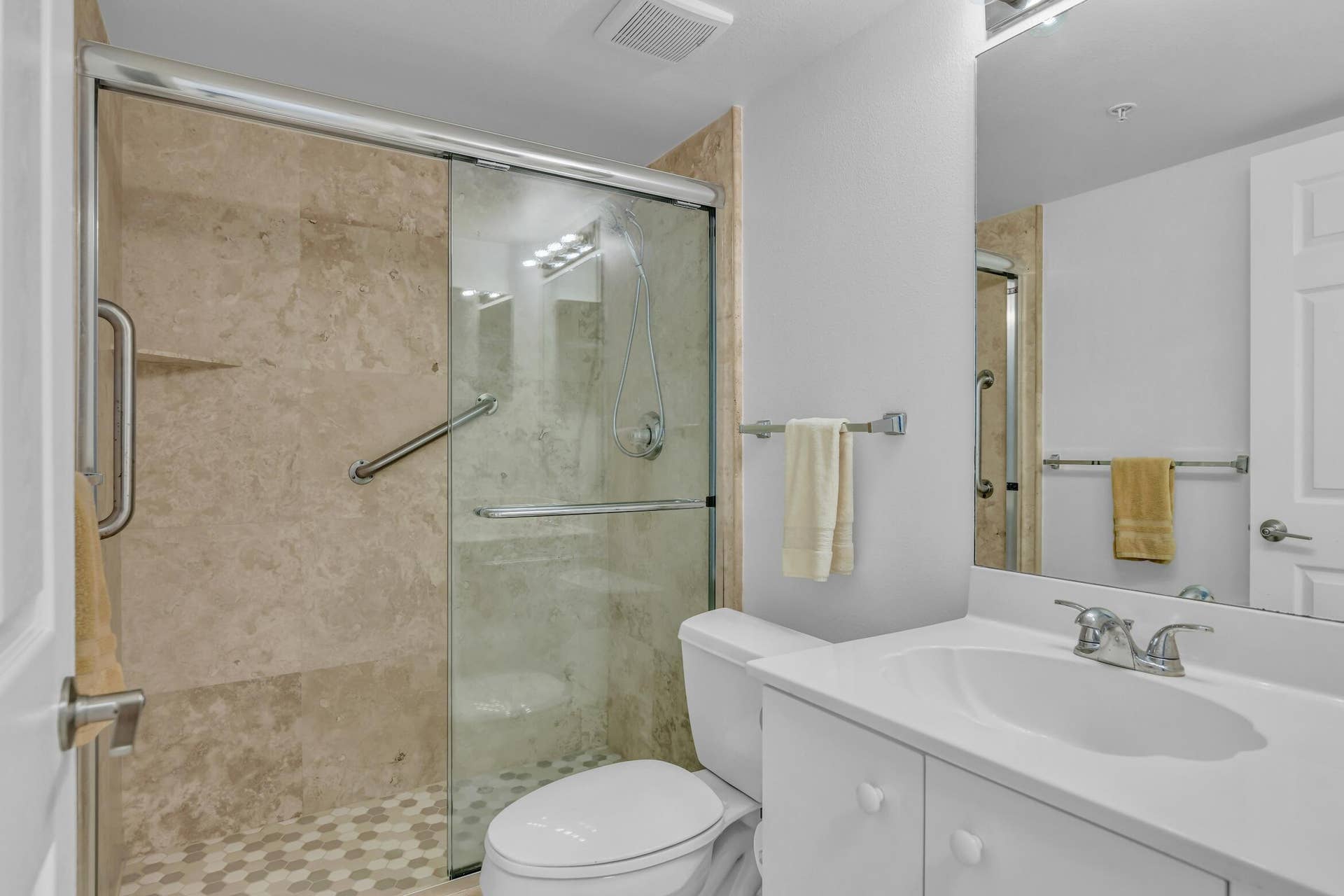 2880 NE 14TH ST Causeway, #213, Pompano Beach, FL 33062 Second Bathroom.