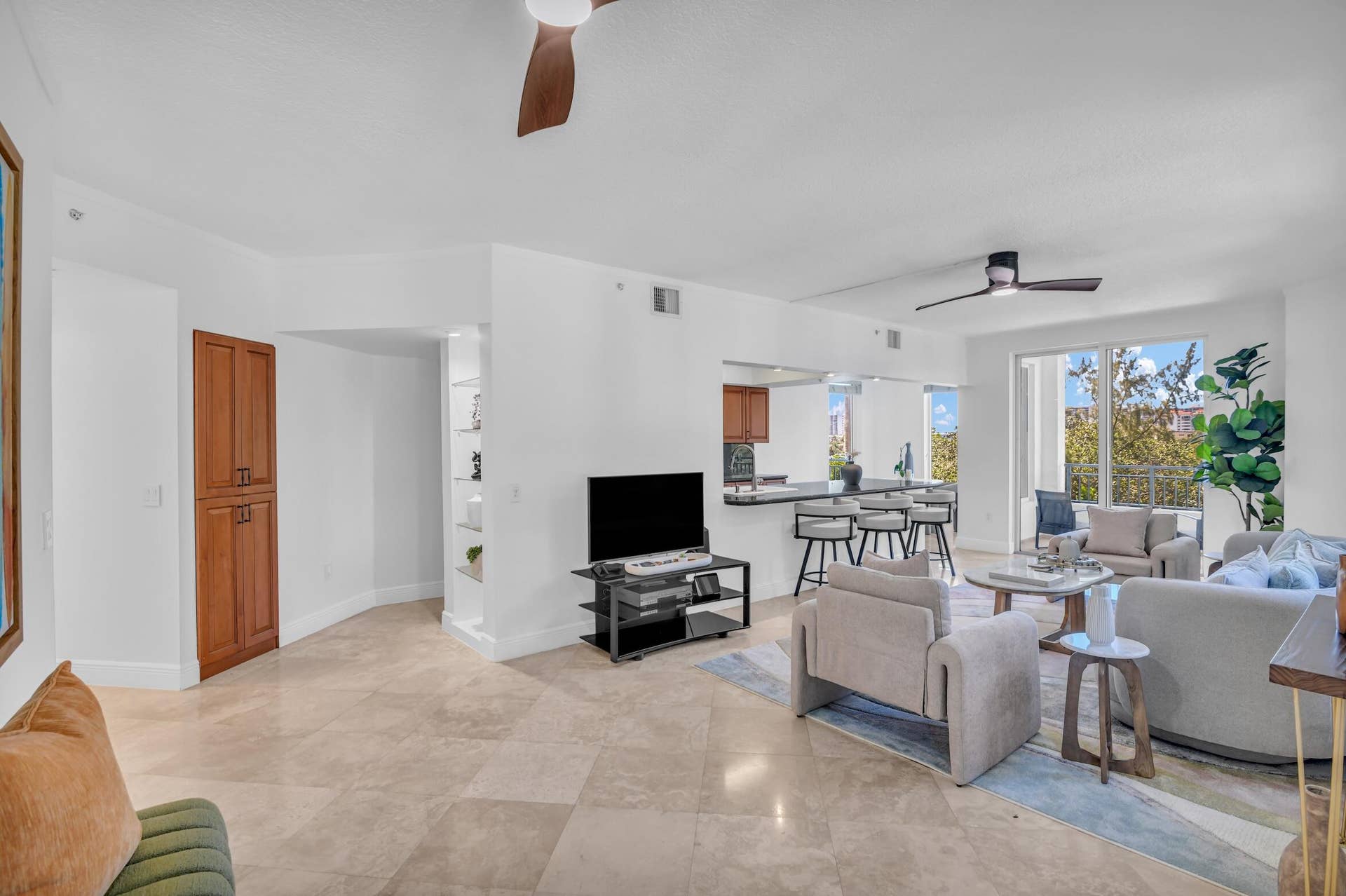 2880 NE 14TH ST Causeway, #213, Pompano Beach, FL 33062 Living Room