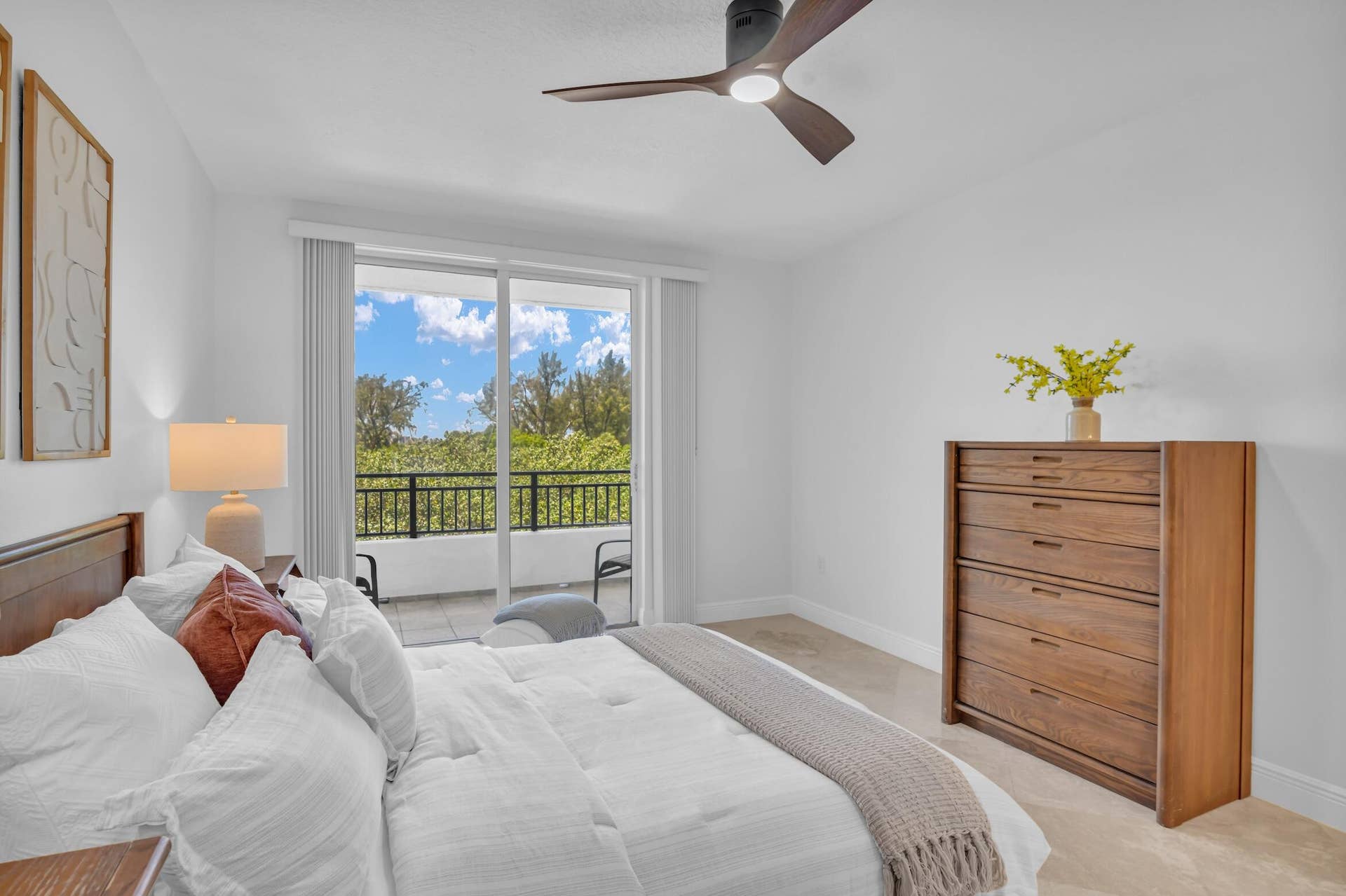 2880 NE 14TH ST Causeway, #213, Pompano Beach, FL 33062 Primary Bedroom with balcony.