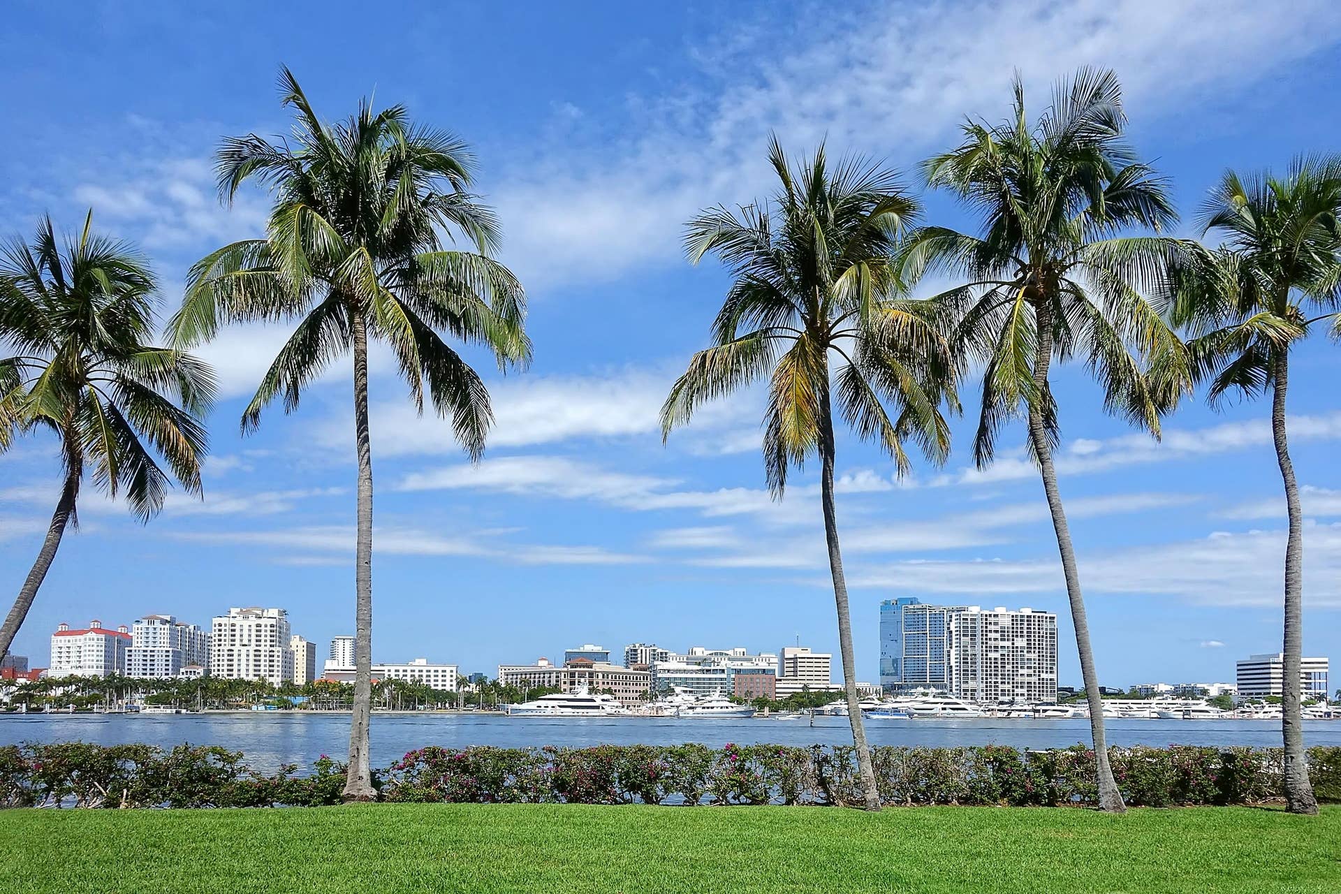2886 FERNLEY Drive E, #32, West Palm Beach, FL 33415 West Palm
