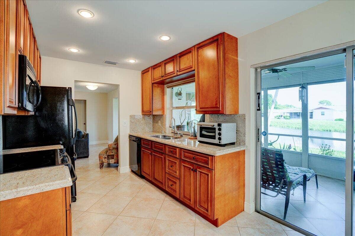 21-14315 Amapola Drive-17
