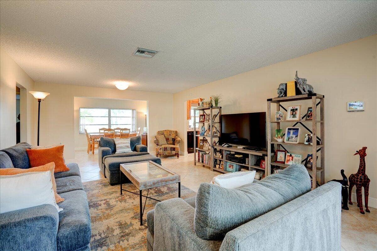 08-14315 Amapola Drive-4