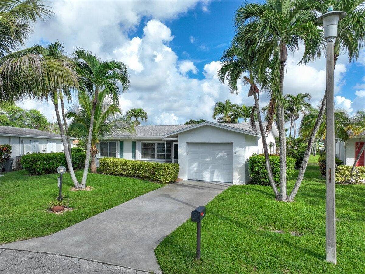 14315 AMAPOLA Drive, Delray Beach, FL 33484 40-14315 Amapola Drive-42