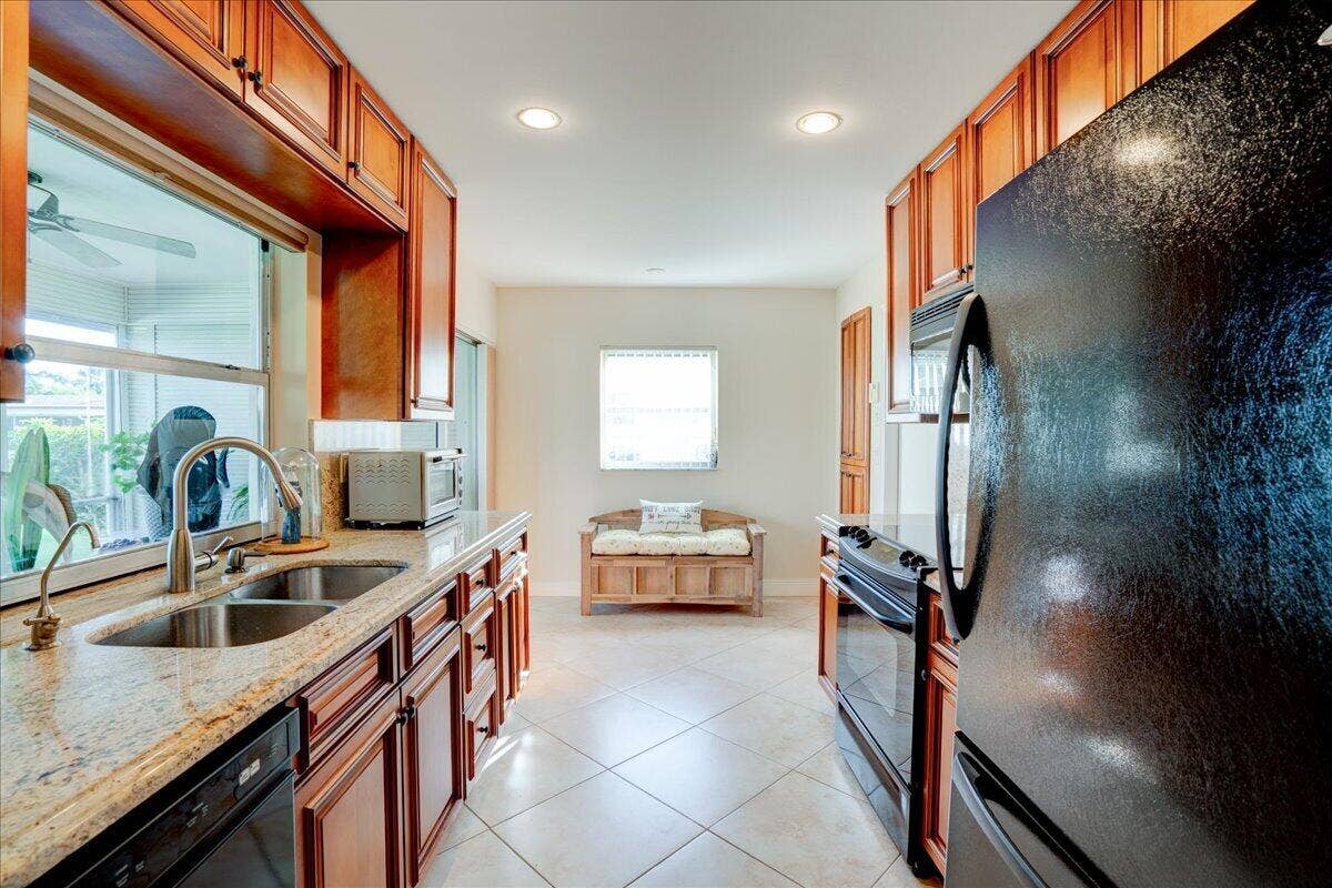 17-14315 Amapola Drive-13