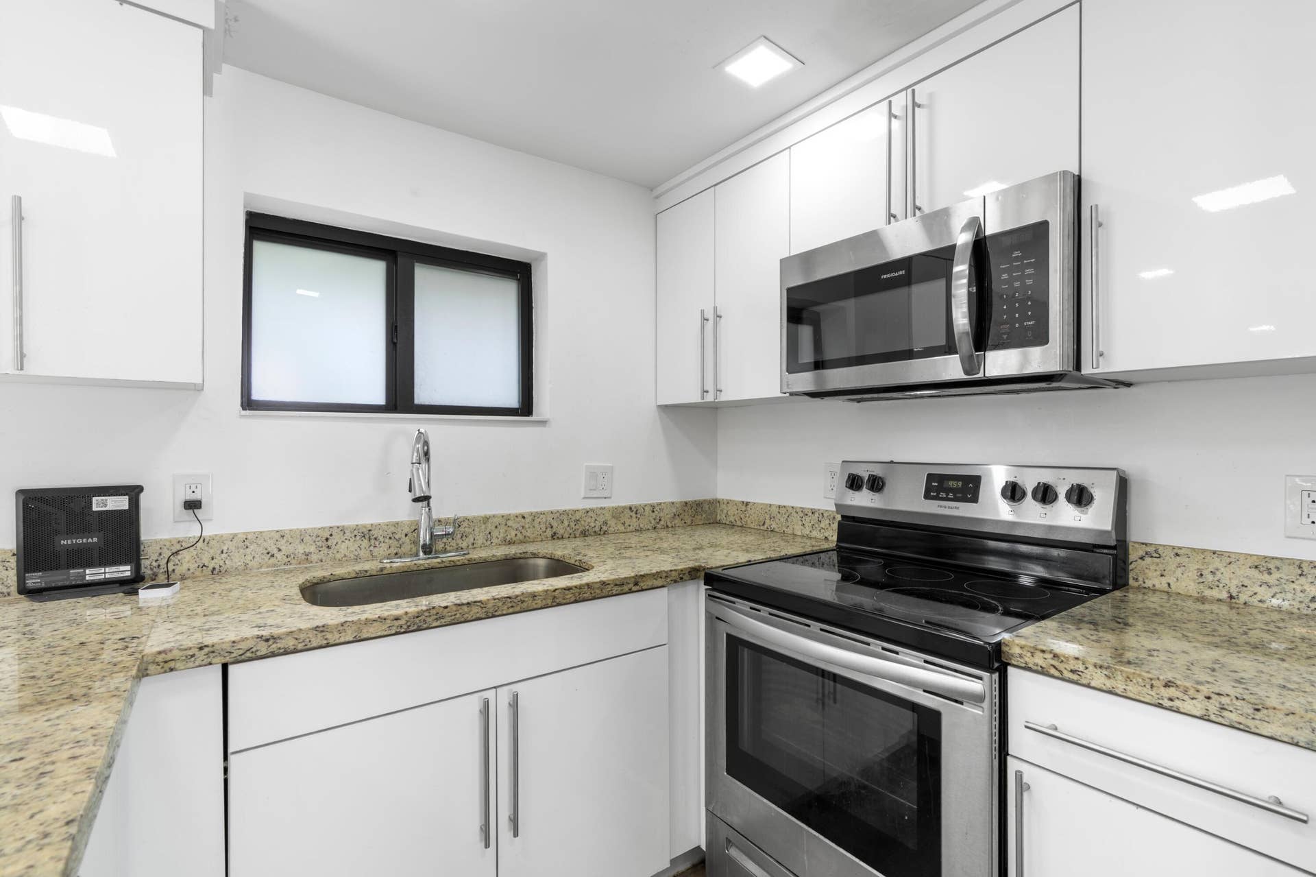 836 SW 13TH Court, Pompano Beach, FL 33060 Kitchen