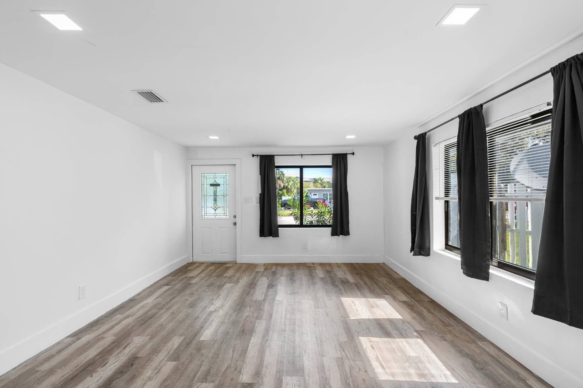 836 SW 13TH Court, Pompano Beach, FL 33060 Living Room