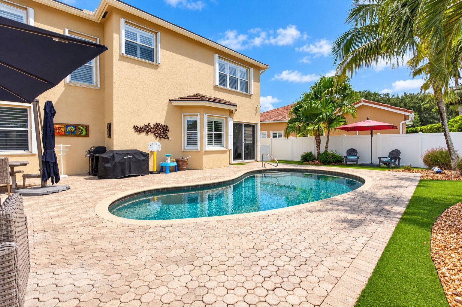 6611 Jessica Court, Lake Worth, FL 33467 Yard 2