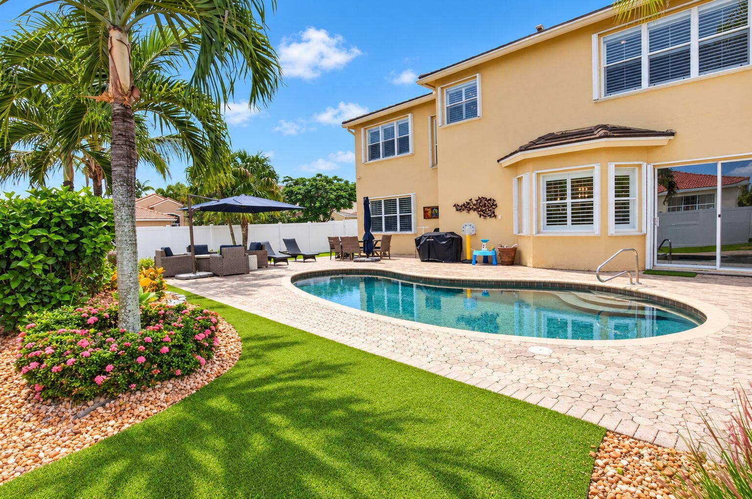 6611 Jessica Court, Lake Worth, FL 33467 Yard 1
