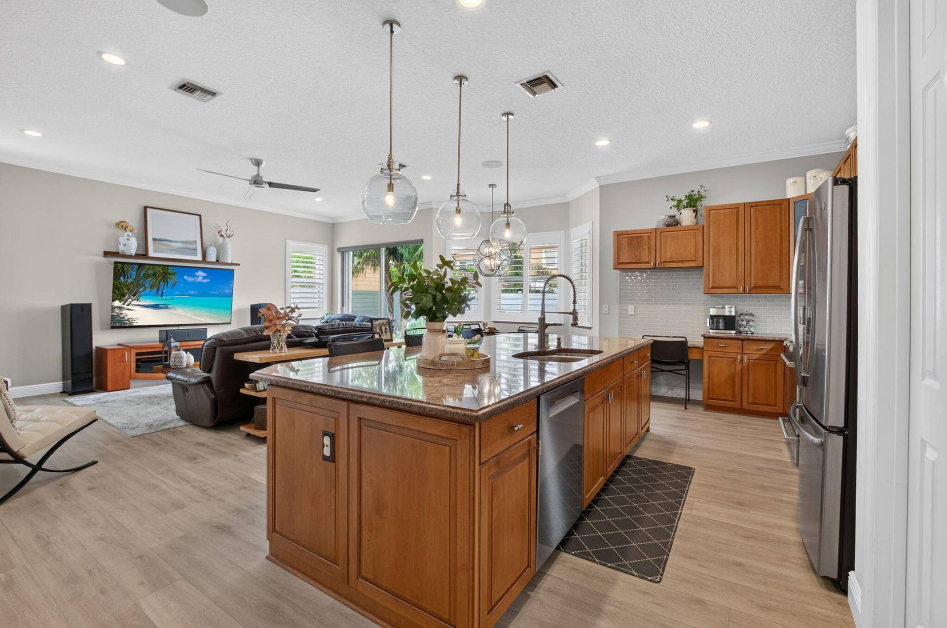 6611 Jessica Court, Lake Worth, FL 33467 Kitchen to Family Room