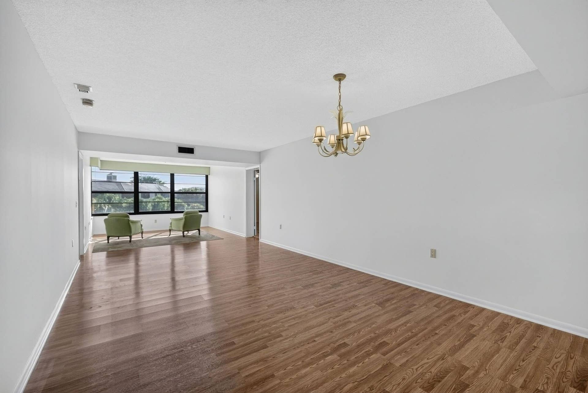 3710 WHITEHALL Drive, #401, West Palm Beach, FL 33401 Dining/Livingroom