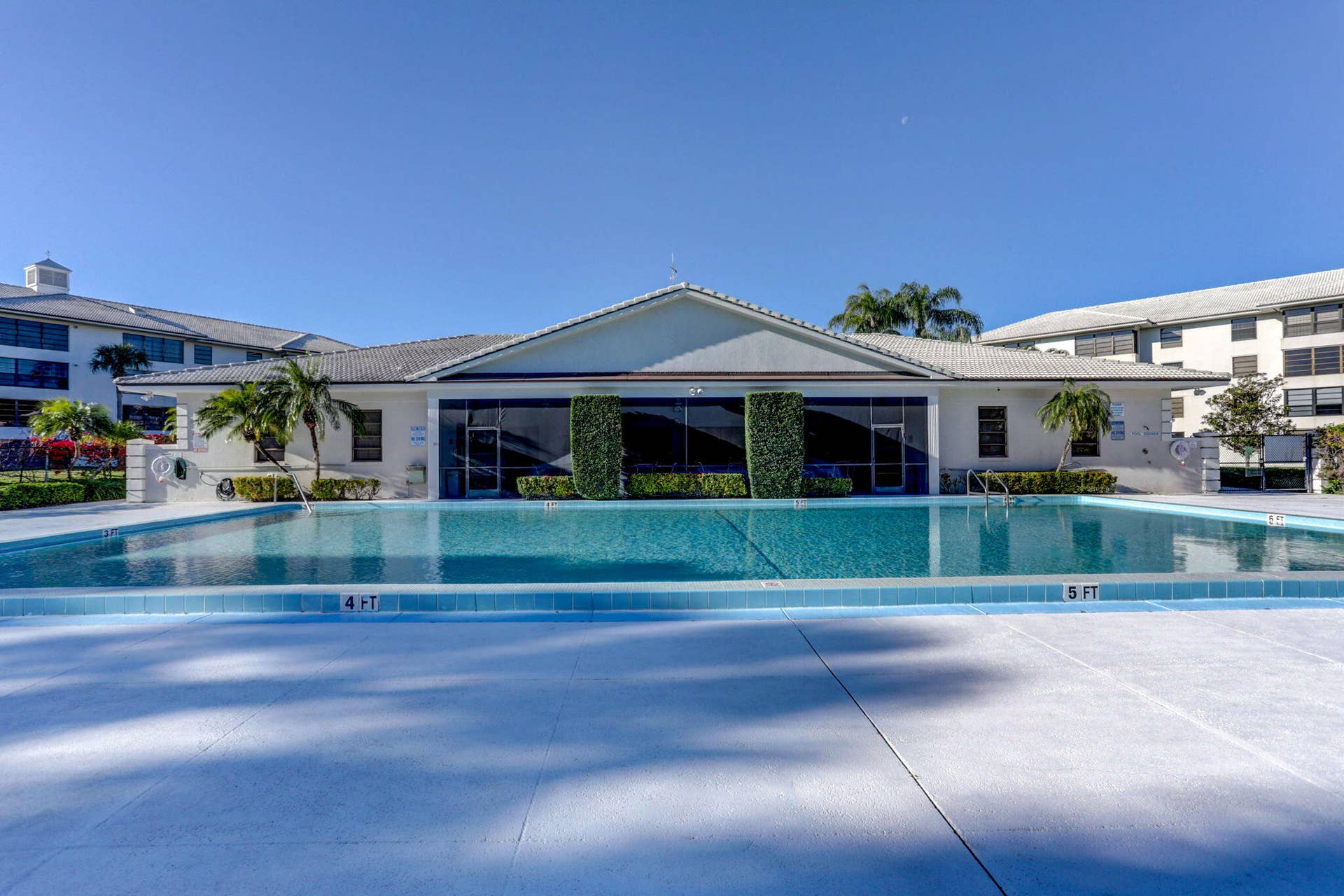 3710 WHITEHALL Drive, #401, West Palm Beach, FL 33401 community pool
