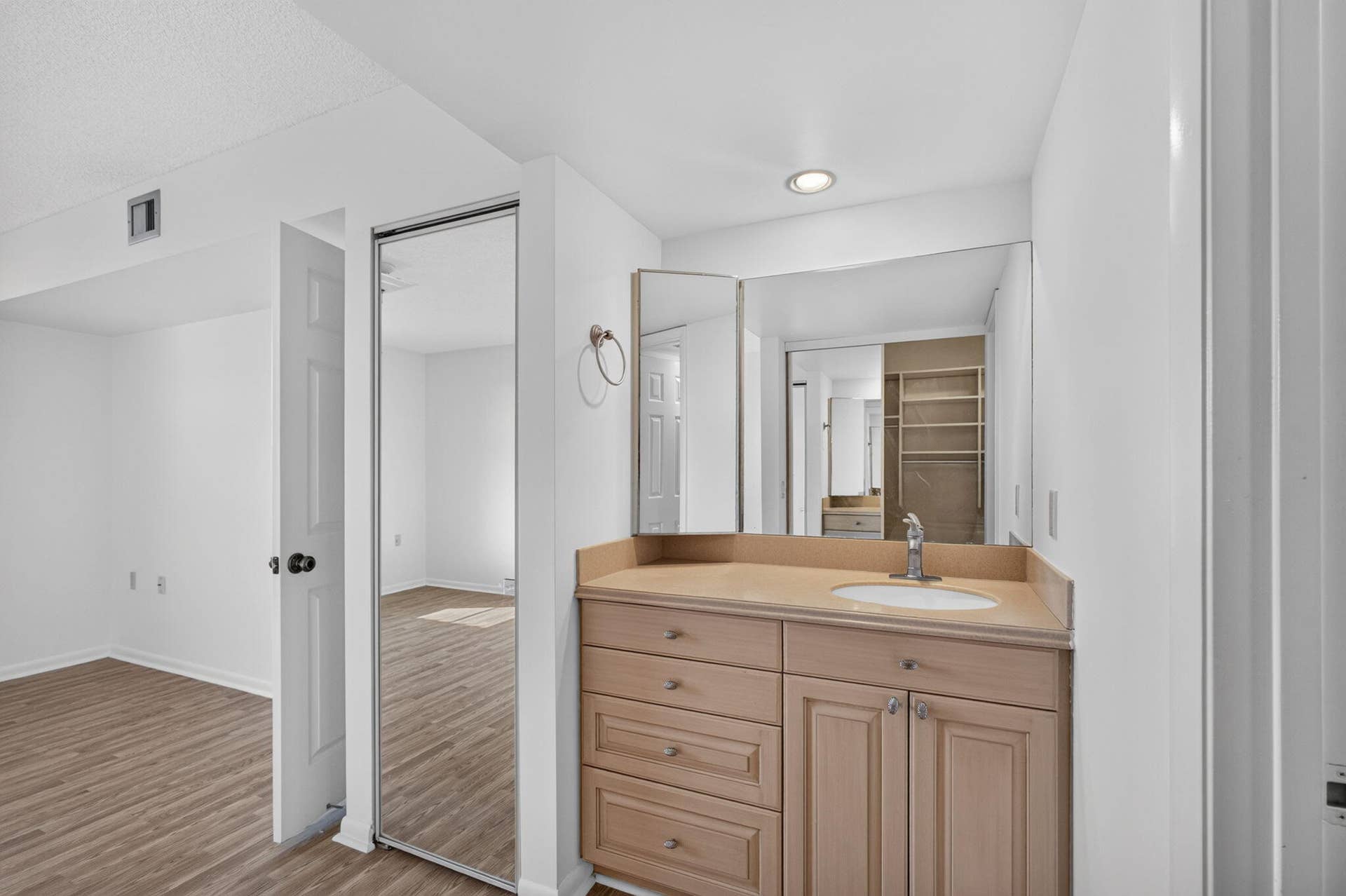 3710 WHITEHALL Drive, #401, West Palm Beach, FL 33401 Primay Bathroom Vanity