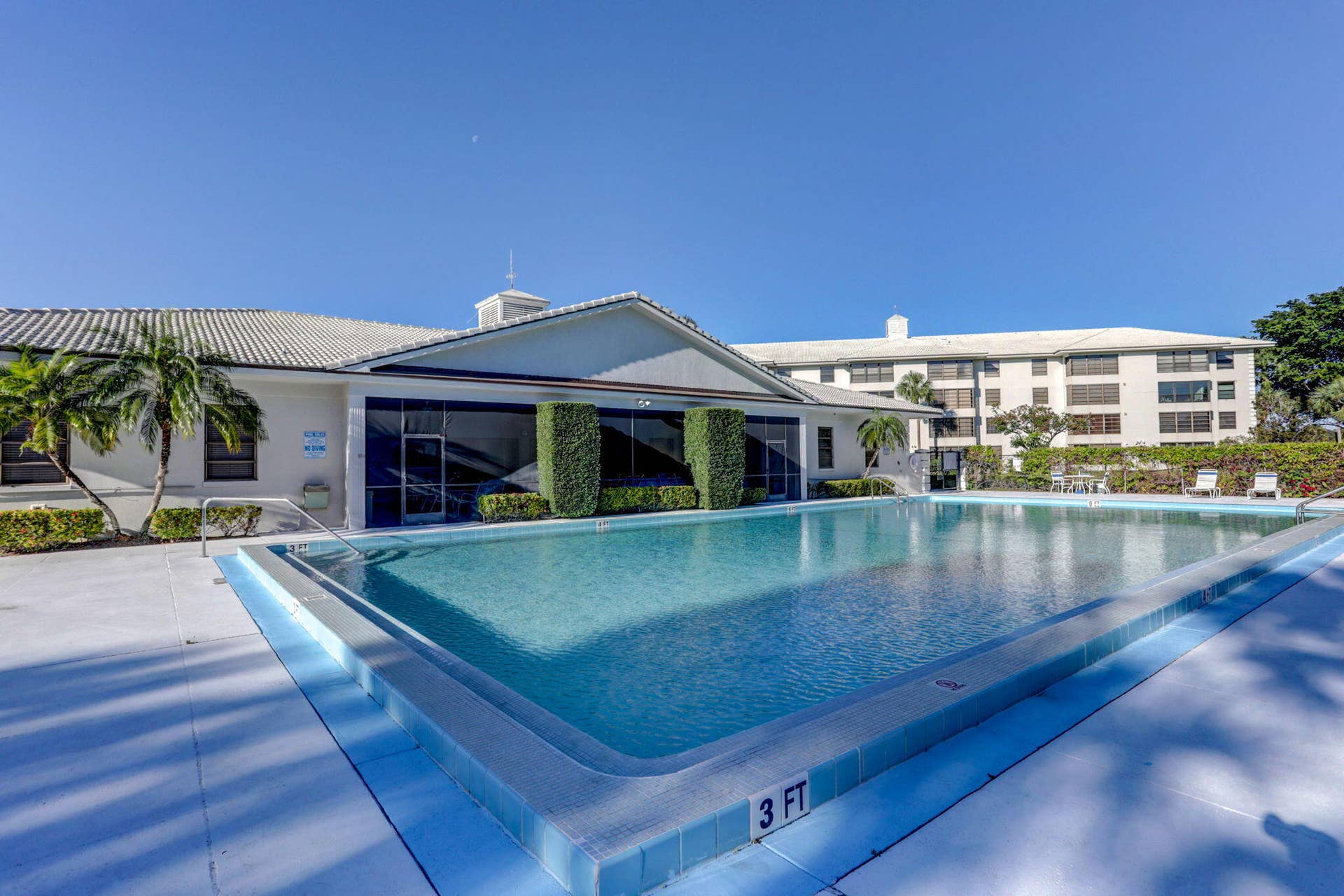 3710 WHITEHALL Drive, #401, West Palm Beach, FL 33401 community pool