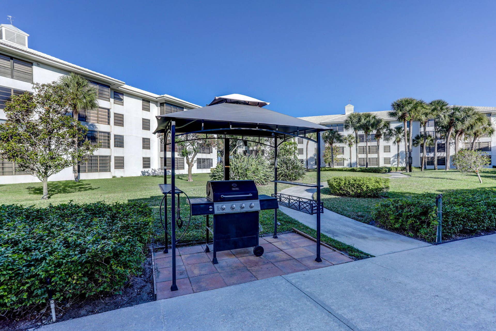 3710 WHITEHALL Drive, #401, West Palm Beach, FL 33401 grill