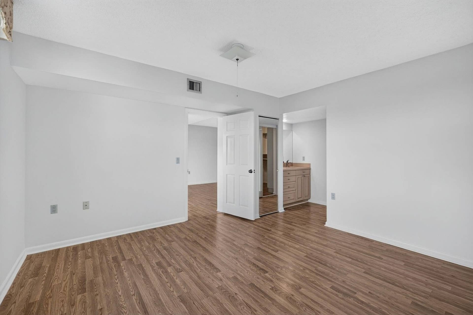 3710 WHITEHALL Drive, #401, West Palm Beach, FL 33401 17-web-or-mls-5D1A6784