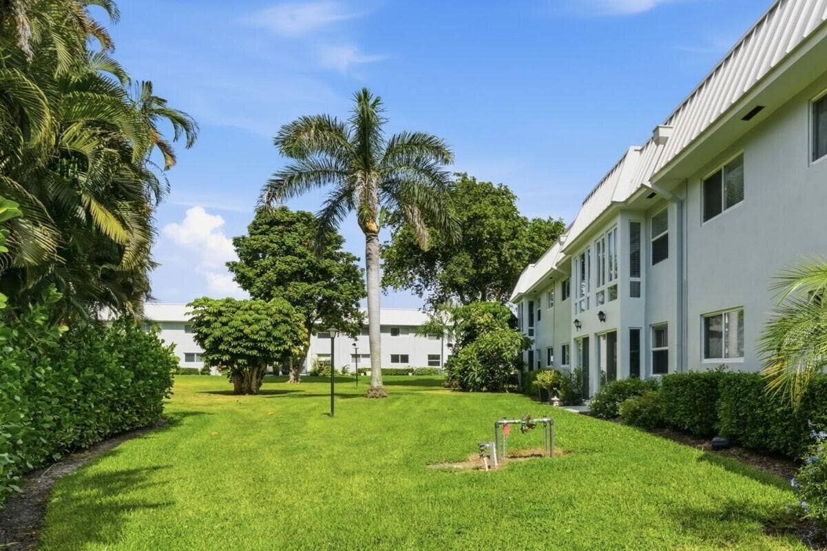 20 COLONIAL CLUB Drive, #202, Boynton Beach, FL 33435 11-web-or-mls-20_Colonial_Club_Dr_Unit_2