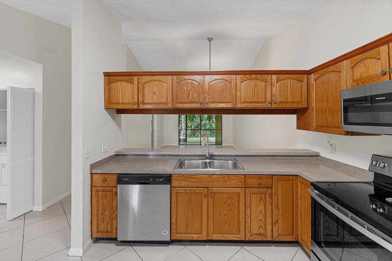 013-462HardwoodPlace-BocaRaton-FL-33431-