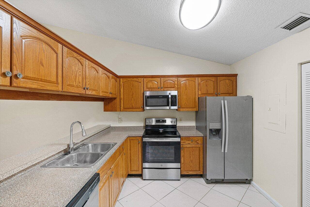 011-462HardwoodPlace-BocaRaton-FL-33431-