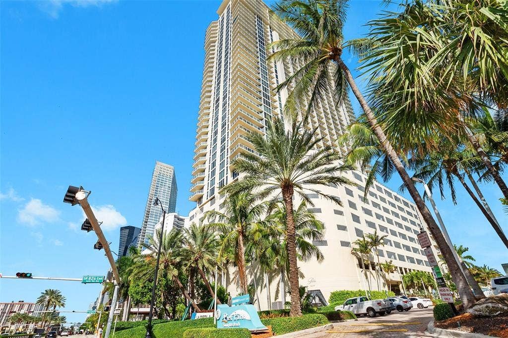 16699 COLLINS Avenue, #3407, Sunny Isles Beach, Sunny Isles Beach, FL 33160 GetMedia - 2025-04-28T152833.212
