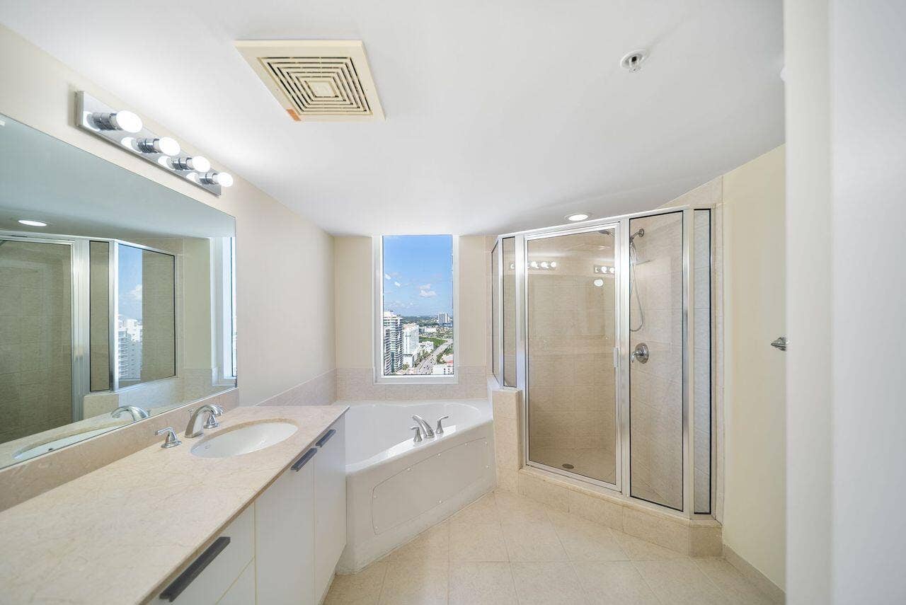 16699 COLLINS Avenue, #3407, Sunny Isles Beach, Sunny Isles Beach, FL 33160 Primary Bathroom