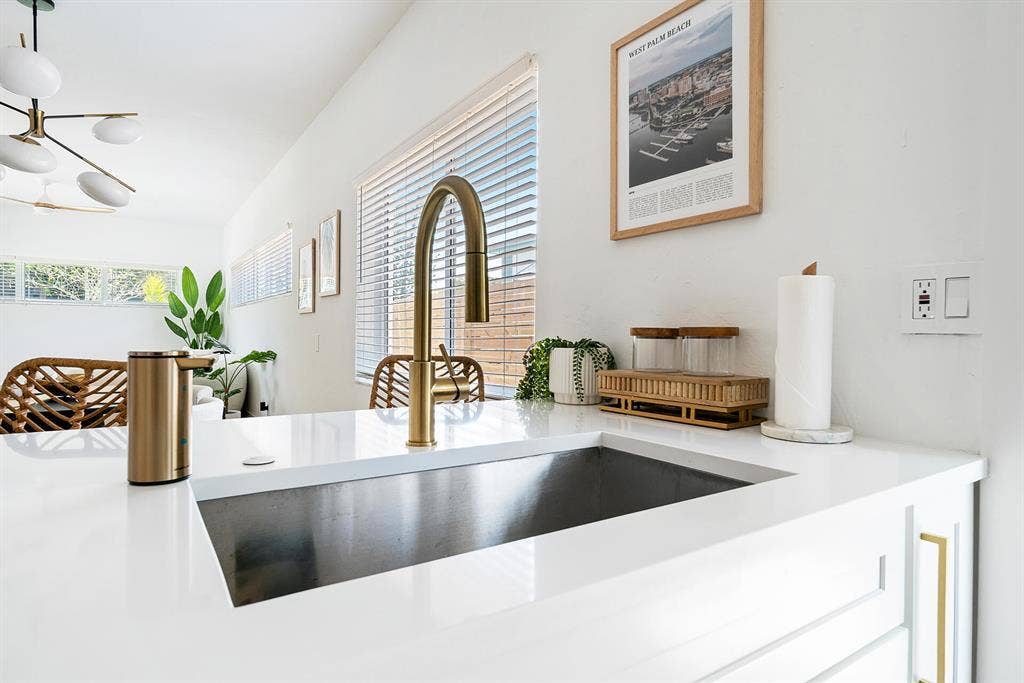 3300 WESTVIEW Avenue, West Palm Beach, FL 33407 Kitchen