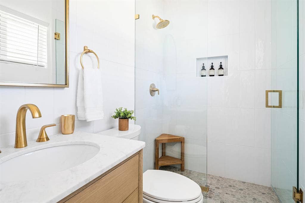 3300 WESTVIEW Avenue, West Palm Beach, FL 33407 Primary Bathroom