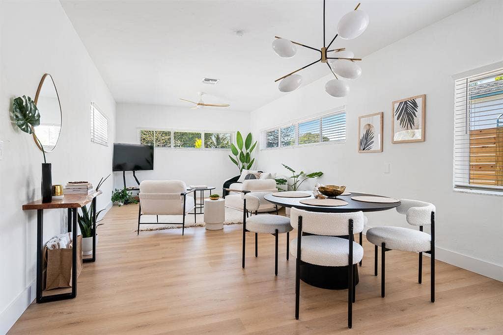 3300 WESTVIEW Avenue, West Palm Beach, FL 33407 Living Room