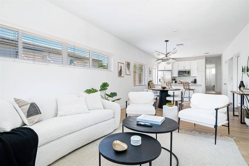 3300 WESTVIEW Avenue, West Palm Beach, FL 33407 Living Room